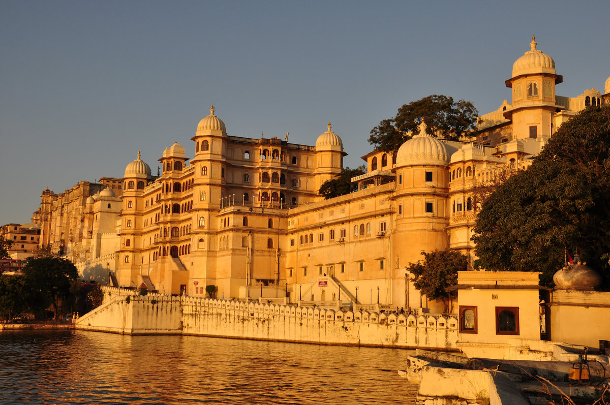Car Hire In Udaipur
